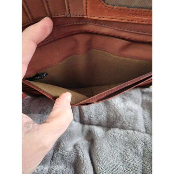 Fossil Brown Leather full zip long wallet. Normal signs of ware see pictures - Picture 8 of 10